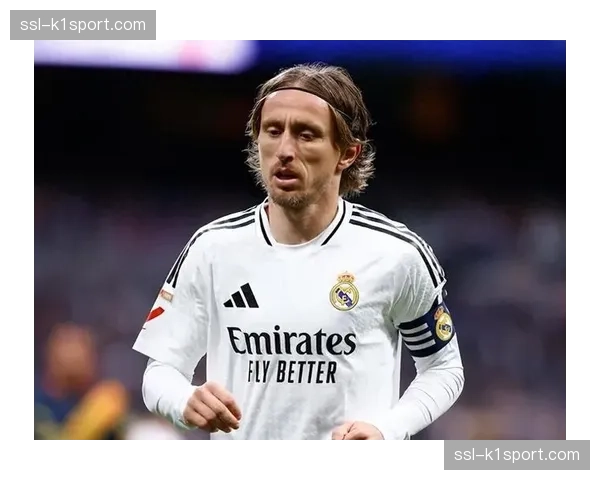 告别欧冠的莫德里奇:在替补席上凝望着伯纳乌的夜空